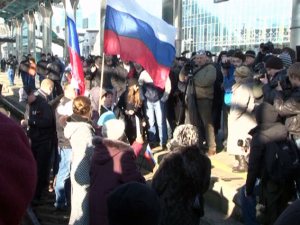 митинг на железнодорожном вокзале Донецка митинг на железнодорожном вокзале Донецка