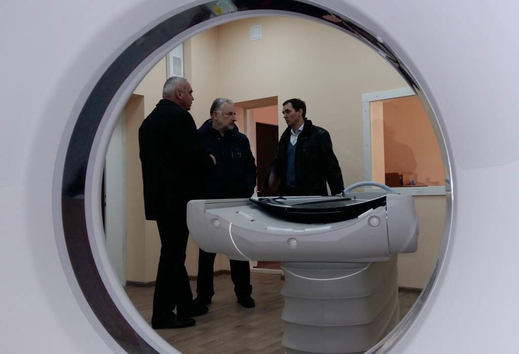 Павел Жебривский сегодня осуществил проверку состояния готовности к открытию отделений кардиохирургии и детской хирургии в больницах Краматорска Павел Жебривский сегодня осуществил проверку состояния готовности к открытию отделений кардиохирургии и детской хирургии в больницах Краматорска