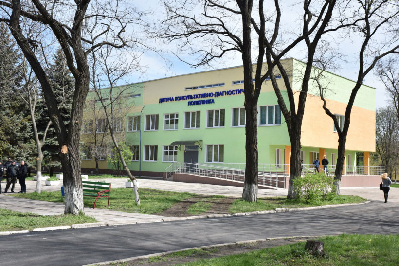 Александр Куць и Владимир Гройсман открыли в Мариуполе современную консультативно-диагностическую поликлинику для детей Александр Куць и Владимир Гройсман открыли в Мариуполе современную консультативно-диагностическую поликлинику для детей
