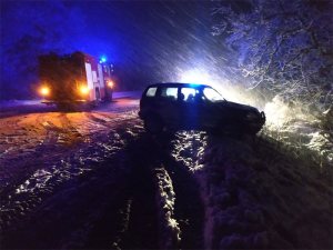 спасатели Донетчины оказывают помощь водителям спасатели Донетчины оказывают помощь водителям
